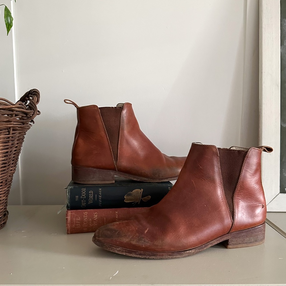 Nisolo Chelsea boots